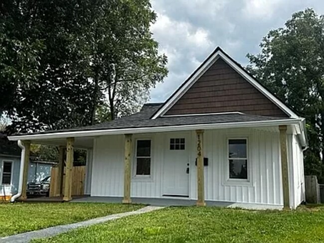 Foto del edificio - 1204 E Myrtle Ave