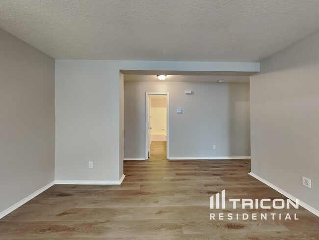 Building Photo - 3014 Edison Crest