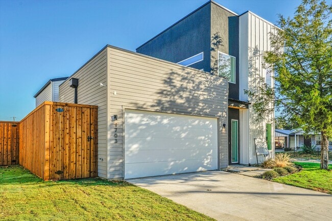 Building Photo - 1703 Nomas St