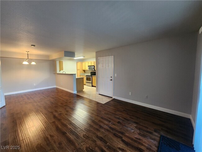 Foto del edificio - 5055 W Hacienda Ave