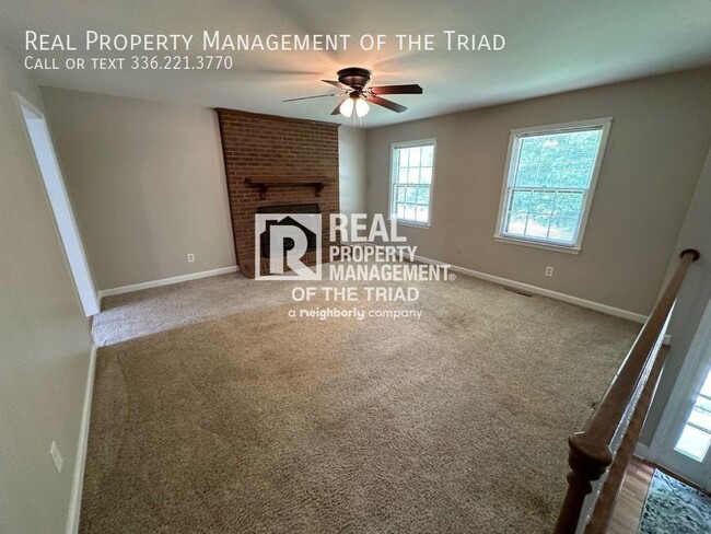 Building Photo - DAVIDSON CO CLEMMONS - 3BR/2BA Home on Cor...