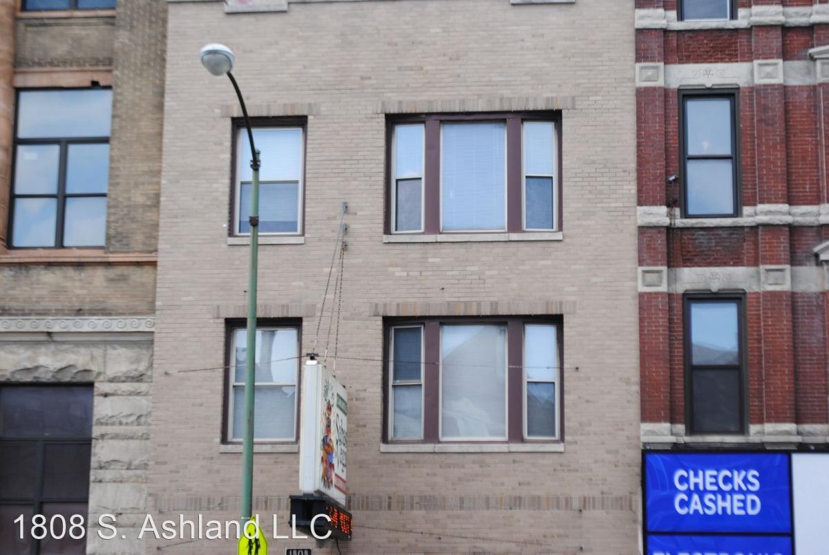 4 bed/1.5 bath, 1800 sqft at Pilsen! Room for Rent in Chicago, IL