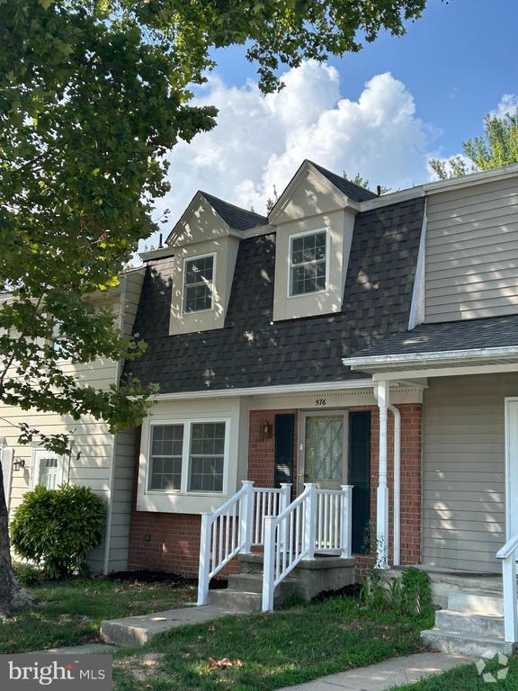 Building Photo - 576 Millshire Dr