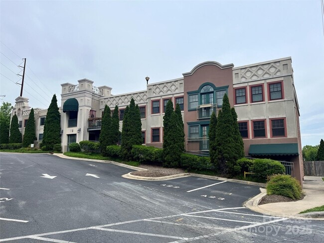 Building Photo - 37 Hiawassee St