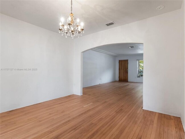 Foto del edificio - 3 bedroom in Miami FL 33147