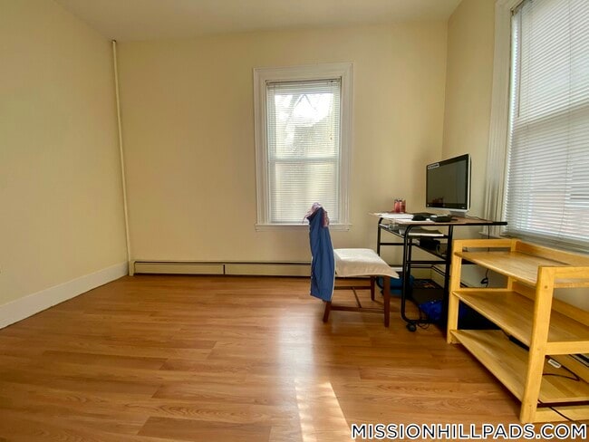 Building Photo - 103 Calumet St