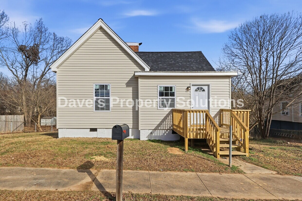 Charming Updated Home in Prime Winston-Salem Location - Charming Updated Home in Prime Winston-Salem Location