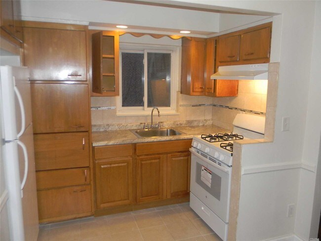 Foto del edificio - 3041 Ely Ave