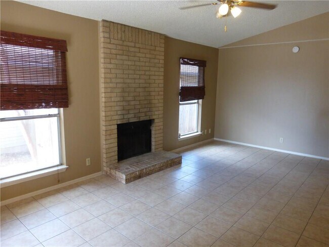 Foto del edificio - 7208 Lilac Ln
