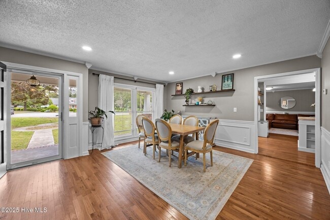 Building Photo - 206 Brentwood Ct