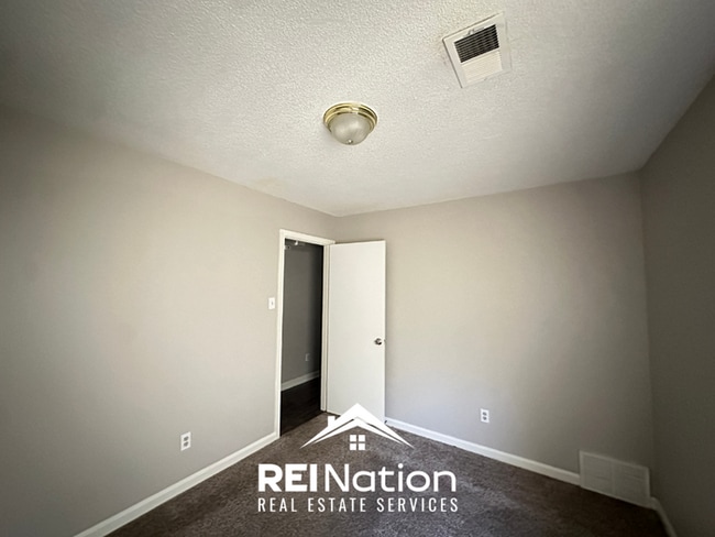 Building Photo - 3BR/2BA Memphis Rental with Vaulted Ceilings, Hardwood Floors & Large Backyard