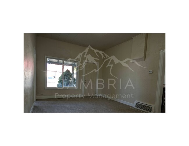 Foto del edificio - Charming 4-BR Home in Midvale