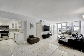 Building Photo - 3725 S Ocean Dr