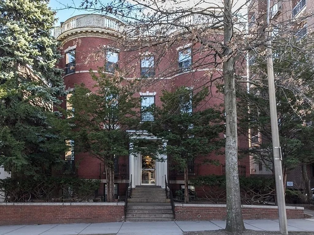 Primary Photo - 1253 Beacon St