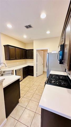 Foto del edificio - 8734 San Bernard St