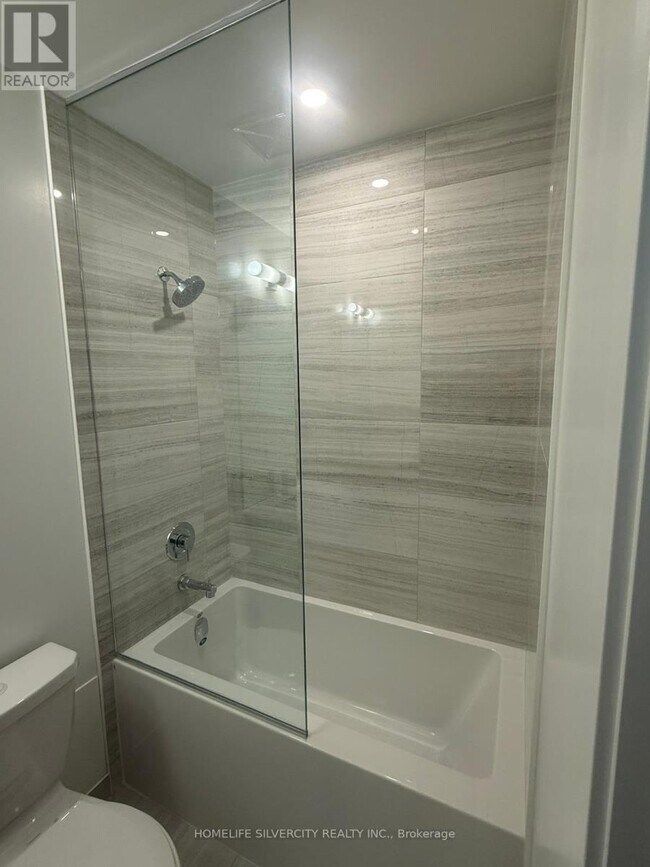 Photo du bâtiment - 180 Front St E