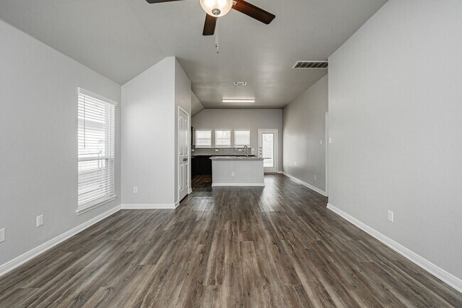 Foto del edificio - 517 Fallbrook Dr