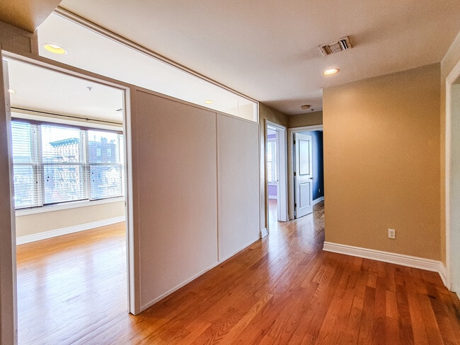 Building Photo - 544 28th St