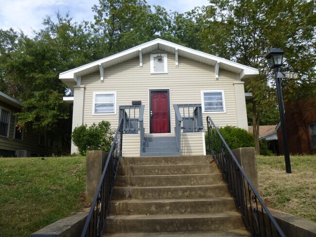 Building Photo - 419 19th St S