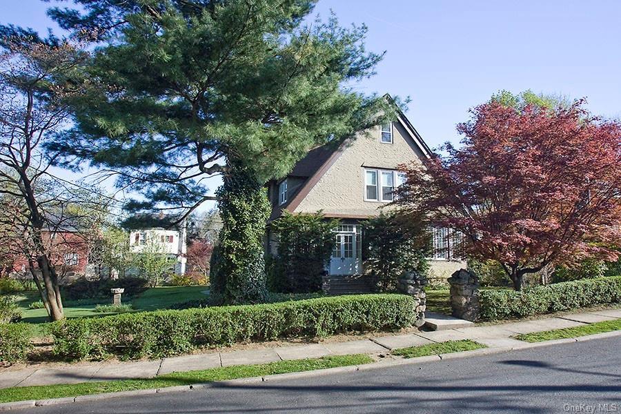 Primary Photo - 120 Soundview Ave