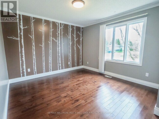 Photo du bâtiment - 42 Royal Beech Dr