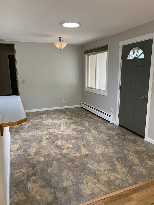 Building Photo - 601 Parkhill Dr