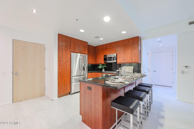 Building Photo - 7147 E Rancho Vista Dr