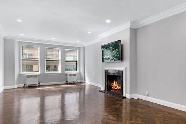 Building Photo - 1640 E 50th St