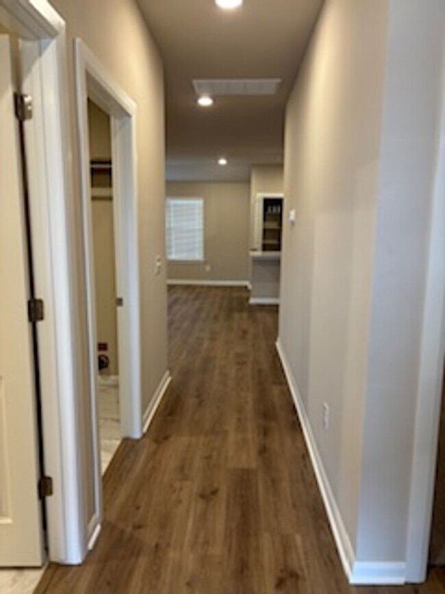 Building Photo - Newly Built!