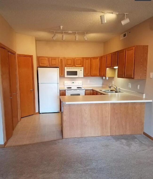 Foto del edificio - 2 Bedroom 2 Bath Condo with Garage!