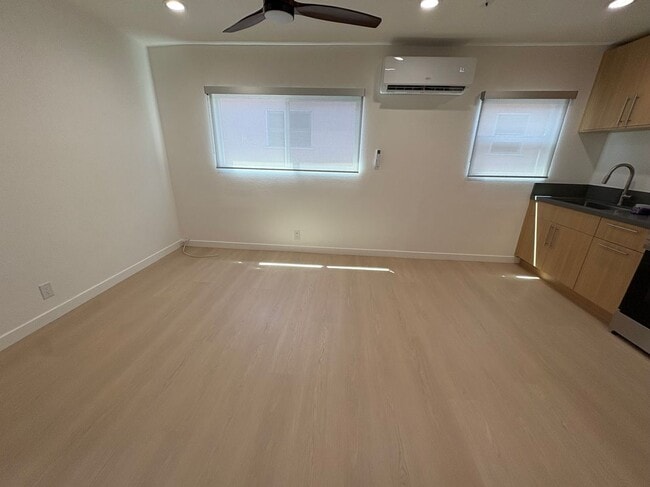 Building Photo - 1134 S Fairfax Ave