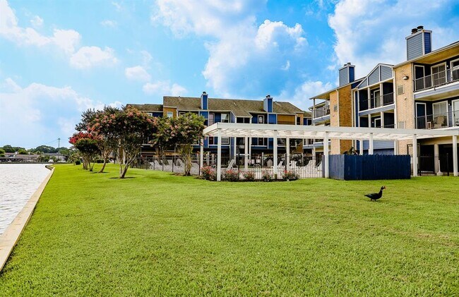 Foto del edificio - 18511 Egret Bay Blvd