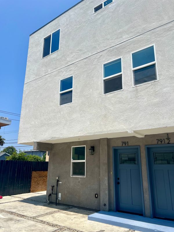 Building Photo - 791 E 41st Pl