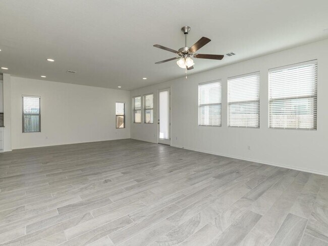 Building Photo - 9113 Garnet Dr