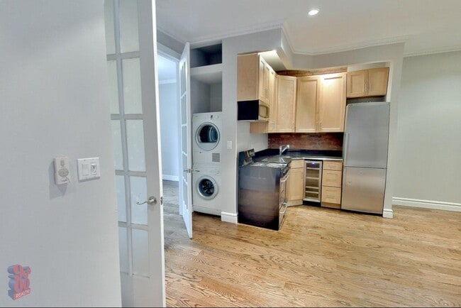 Building Photo - 330 E 35th St
