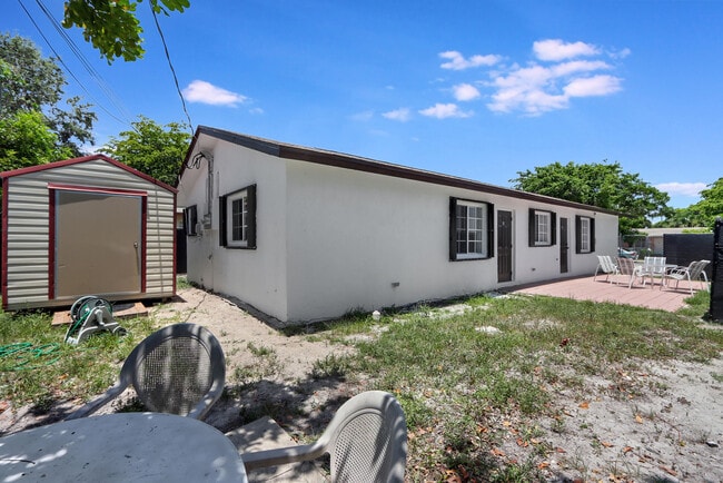 Foto del edificio - 350 NE 25th Ct