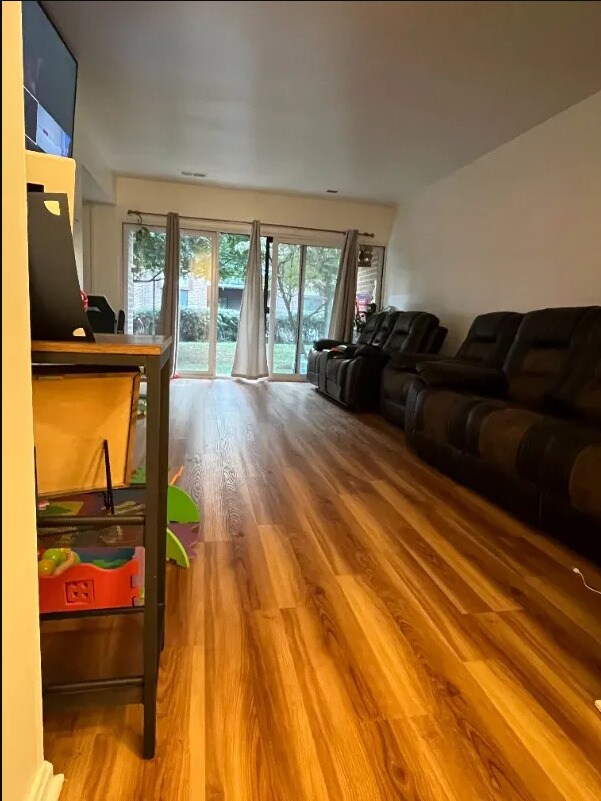 Foto principal - 9705 Kings Crown Ct