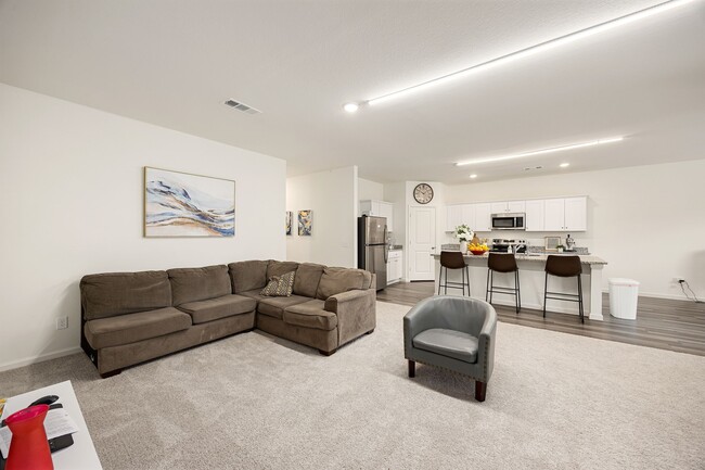 Building Photo - 3012 Pearl Shr Dr