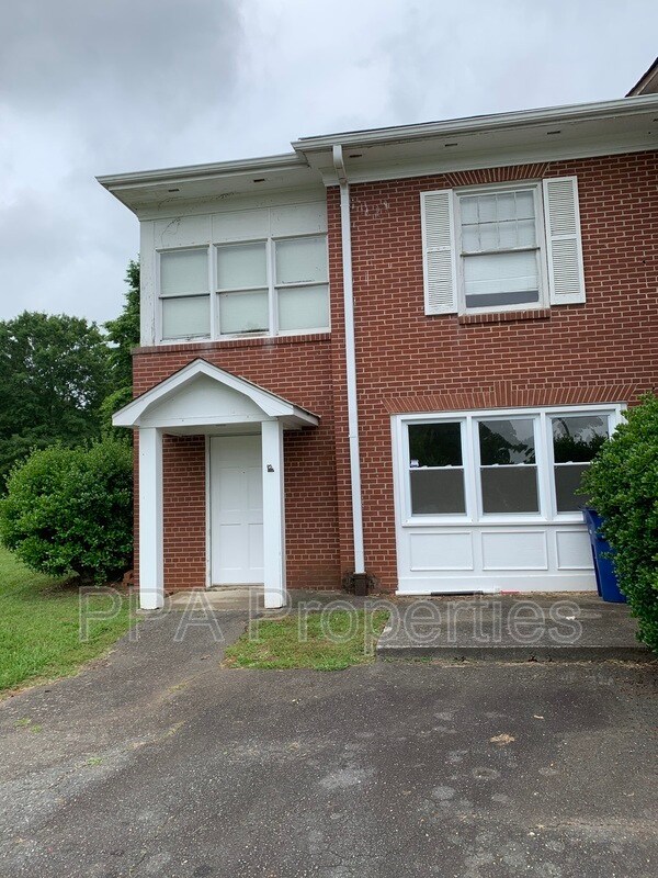 2882 Willow Cove Dr, WinstonSalem, NC 27107 Condo for Rent in