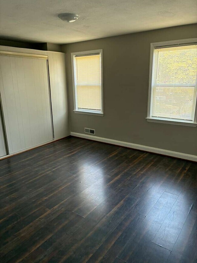 Building Photo - 4431