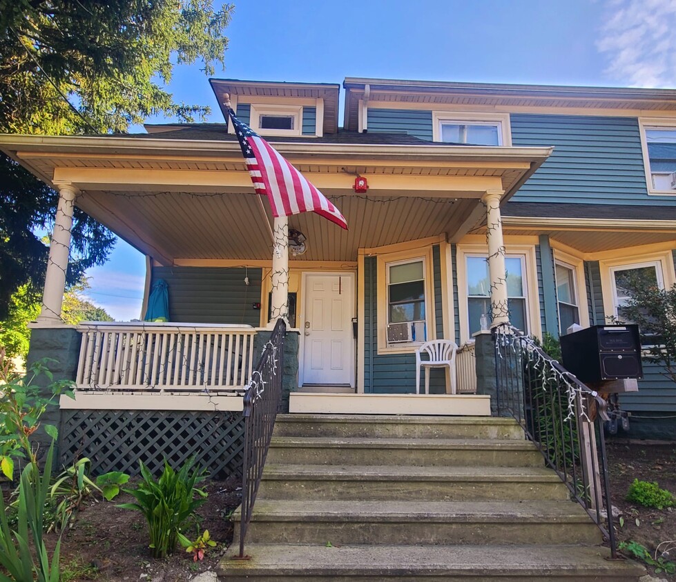 Primary Photo - 526 Park Ave
