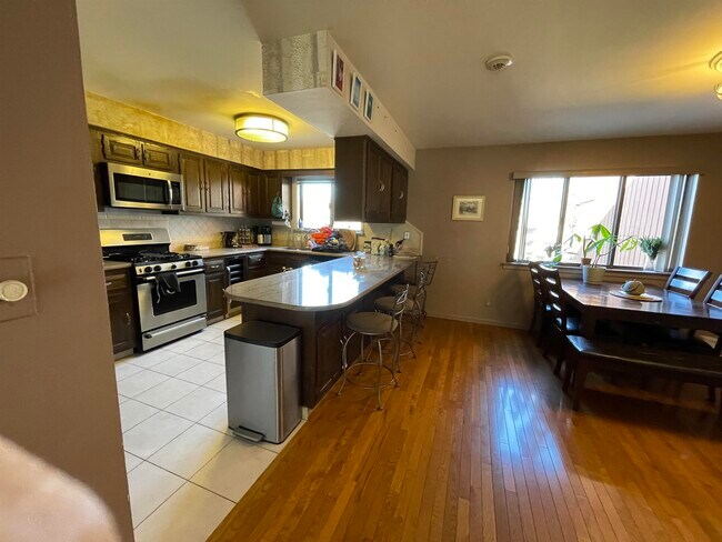 Foto del edificio - 534 Teal Plaza