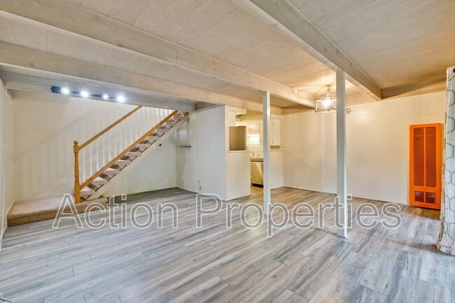Building Photo - 278 Monroe Dr