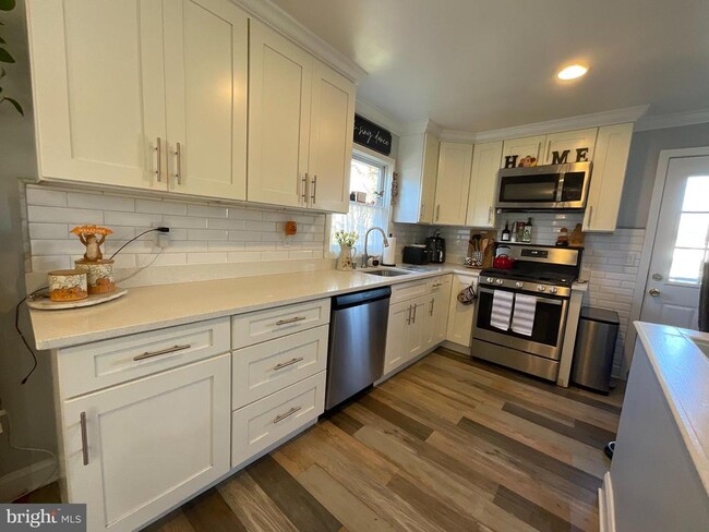 Foto del edificio - 6822 Donahue Ct