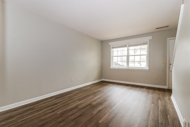 Foto del edificio - 835 Von Kolnitz Rd