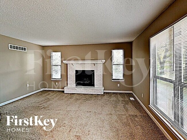 Building Photo - 733 Millwood Dr