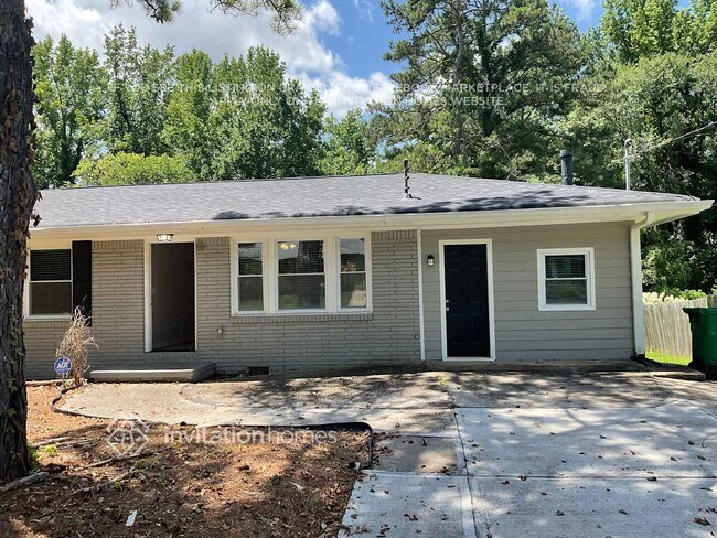 Building Photo - 1833 Rollingwood Dr SE