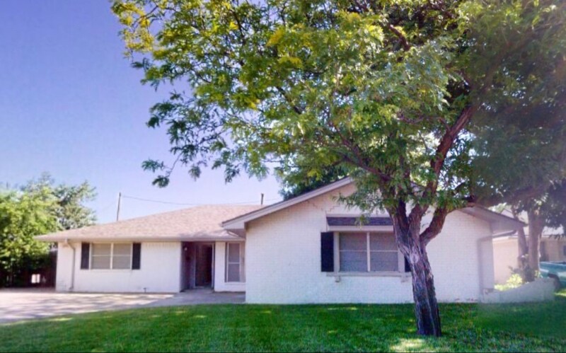 Primary Photo - 2410 SW 26th Ave