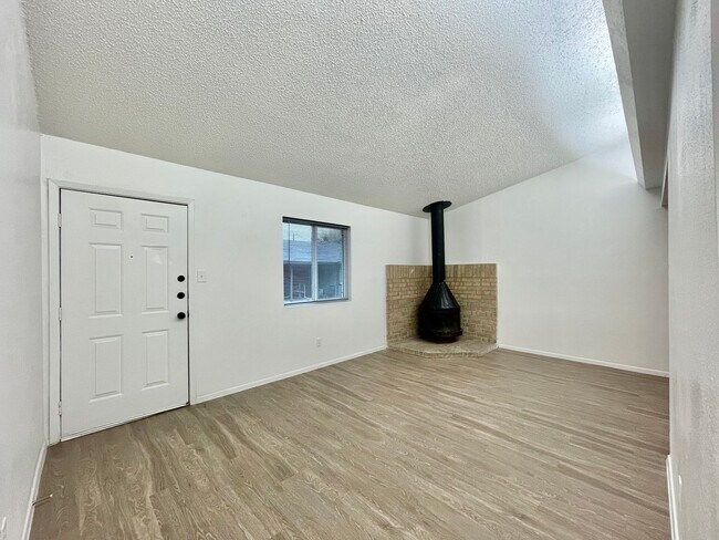 Foto del edificio - 1114/1116 Hazelton