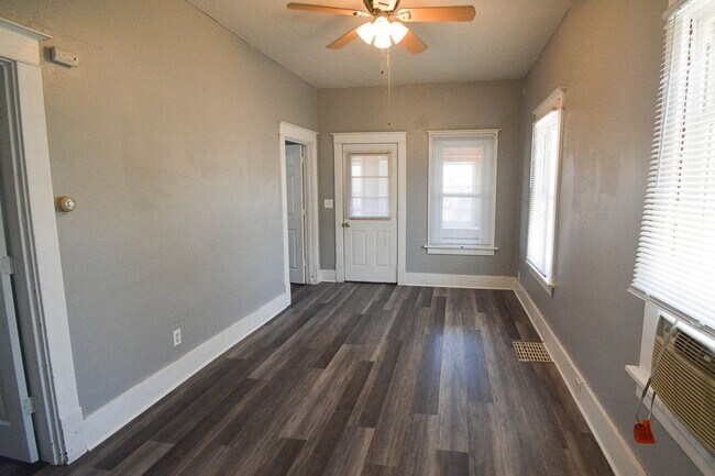 Foto del edificio - Cute pet friendly home with fenced yard!